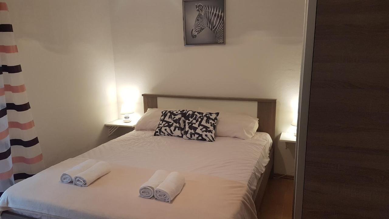 Apartmani Ab Pirovac Extérieur photo