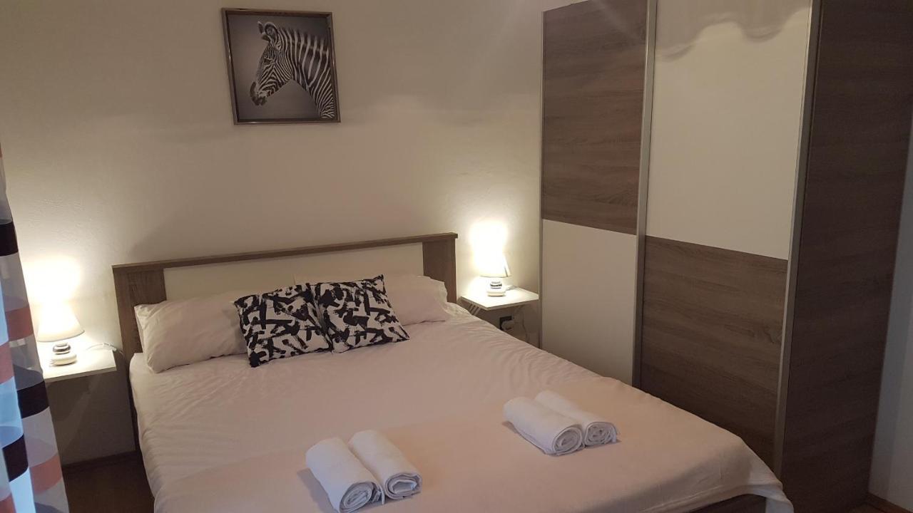 Apartmani Ab Pirovac Extérieur photo
